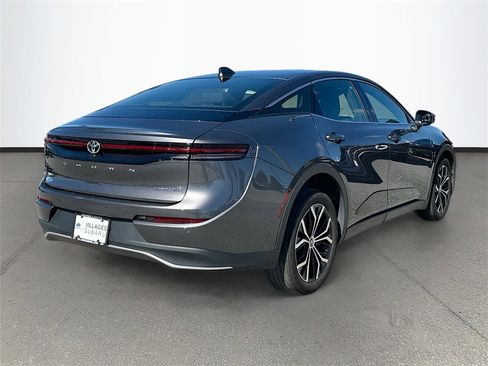 Used 2023 Toyota Crown Limited image 7