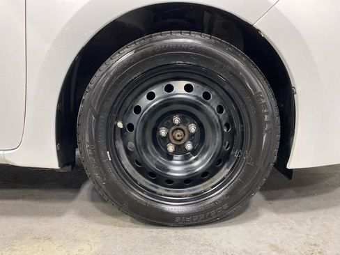 Used 2017 Toyota Corolla LE image 31