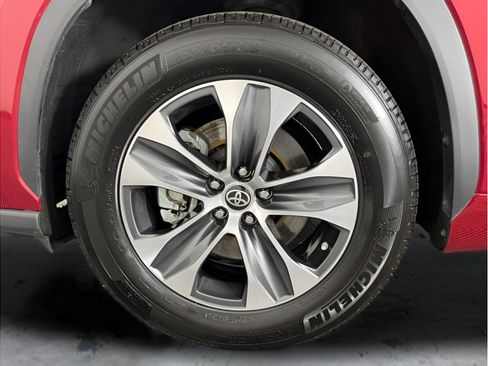 Used 2023 Toyota Highlander XLE FWD image 18