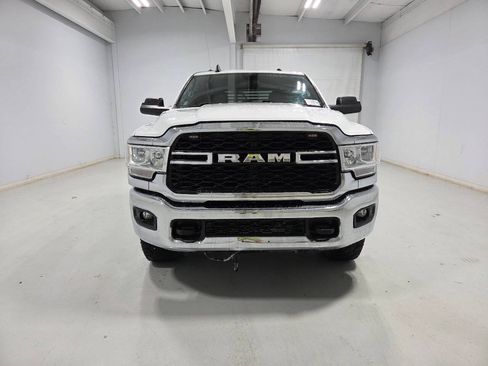 Used 2022 RAM 2500 Tradesman w/ Chrome Appearance Group AWD/4WD image 11