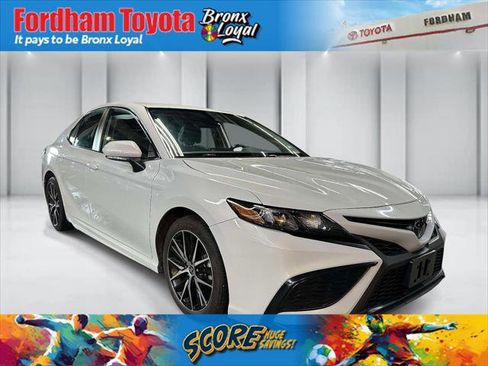 Certified 2023 Toyota Camry SE FWD image 1