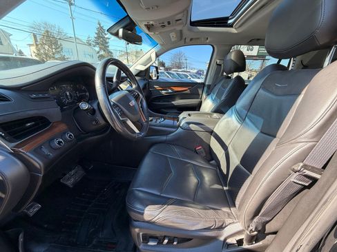 Used 2017 Cadillac Escalade Luxury image 18
