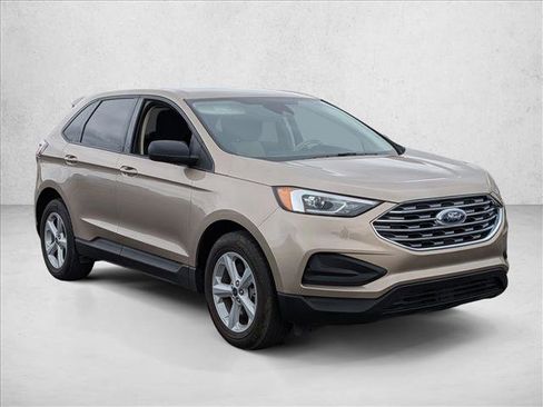 Used 2021 Ford Edge SE image 3
