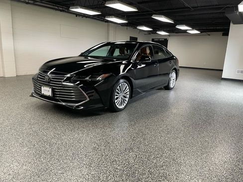 Used 2019 Toyota Avalon Limited w/ Advanced Safety Package FWD image 12