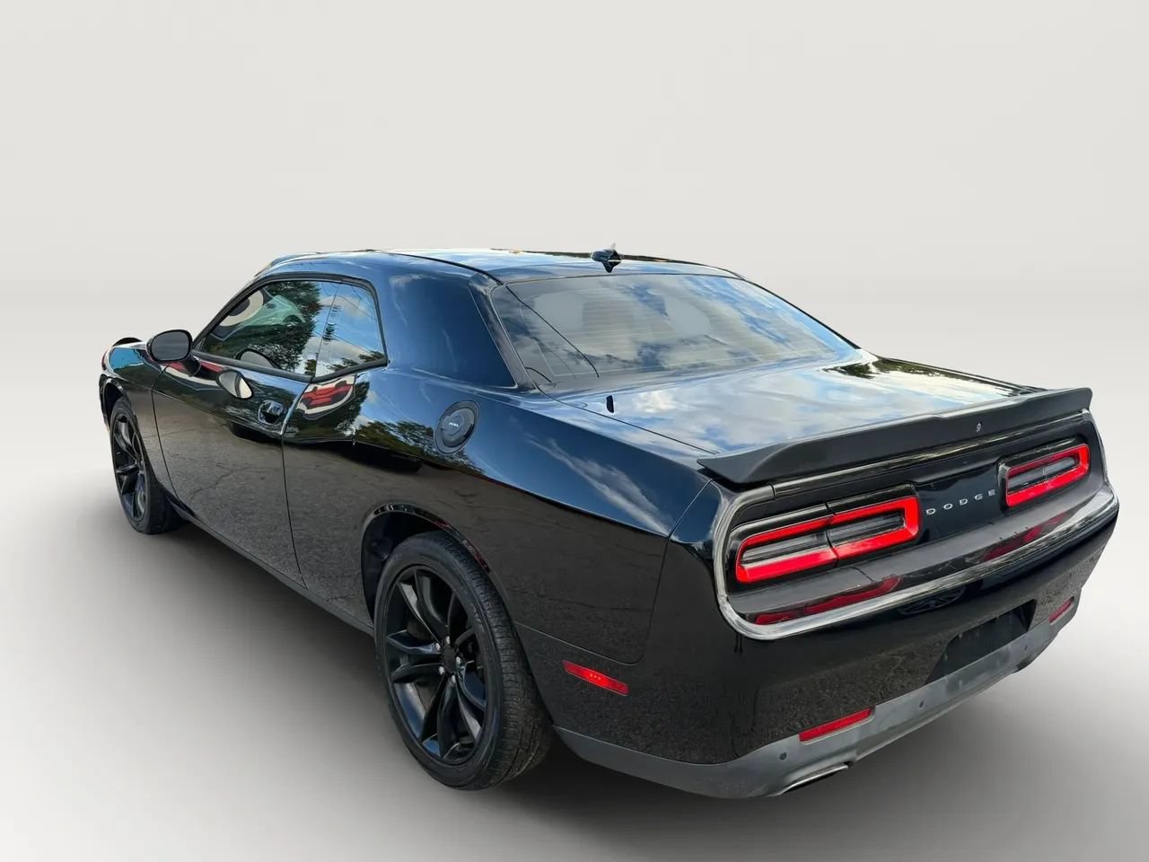 Used 2016 Dodge Challenger SXT Plus RWD image 5