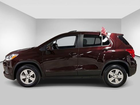 Used 2022 Chevrolet Trax LT w/ LT Convenience Package image 2