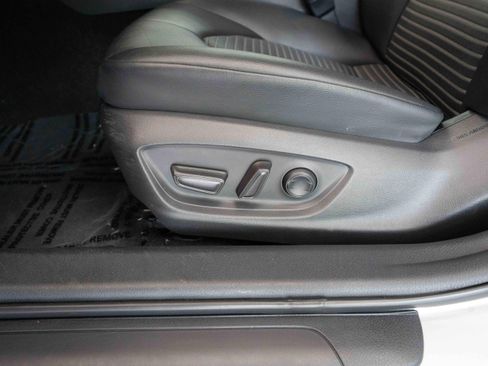 Used 2021 Toyota Camry SE FWD image 12