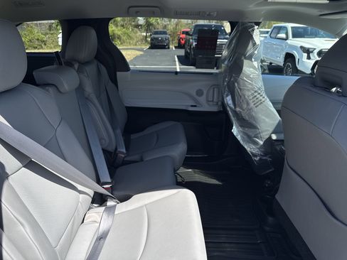 New 2025 Toyota Sienna XLE image 29