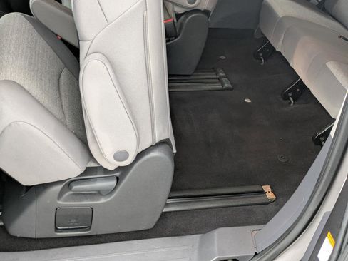 Used 2024 Toyota Sienna LE image 27