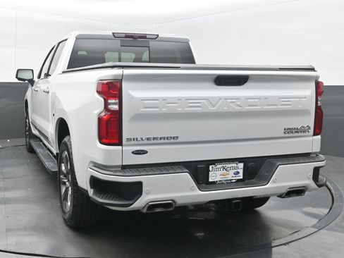 Used 2024 Chevrolet Silverado 1500 High Country w/ Z71 Off-Road Package AWD/4WD image 8