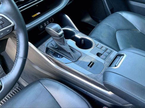 Used 2023 Toyota Highlander Limited FWD image 16