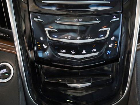 Used 2017 Cadillac Escalade Luxury AWD/4WD image 18