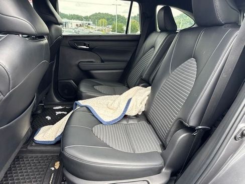 Used 2024 Toyota Highlander XSE AWD/4WD image 15