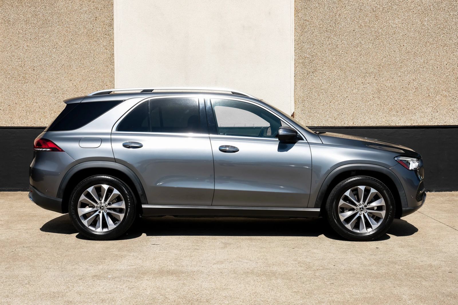 Used 2023 Mercedes-Benz GLE 350 w/ Premium Package image 7