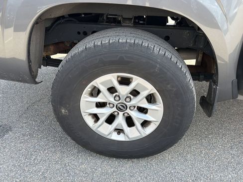 Used 2024 Nissan Frontier SV image 22