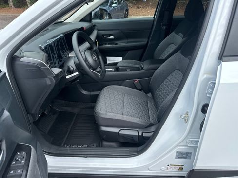 New 2026 Nissan Kicks SV image 9