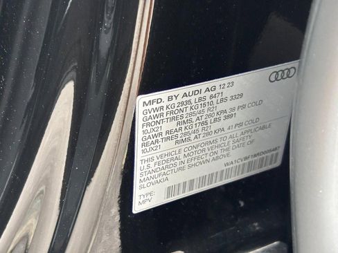 Used 2024 Audi Q8 Prestige image 23