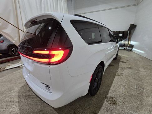 New 2026 Chrysler Pacifica Limited w/ S Appearance Package image 6