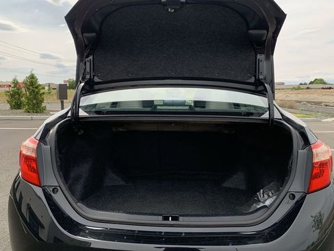 Used 2017 Toyota Corolla LE FWD image 12