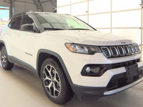 Used 2025 Jeep Compass Limited AWD/4WD image 3