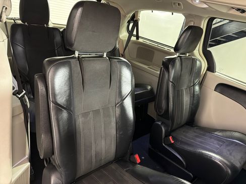 Used 2016 Chrysler Town & Country Limited FWD image 23