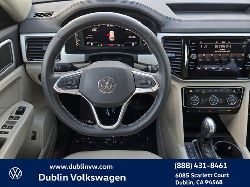 Used 2023 Volkswagen Atlas SE w/ Panoramic Sunroof Package FWD image 14