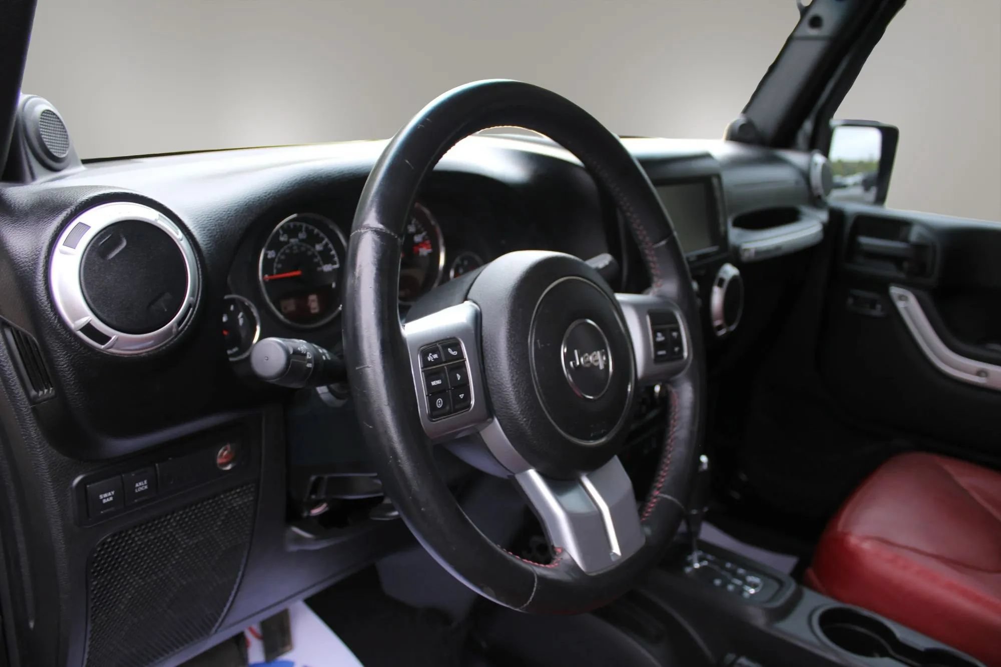 Used 2013 Jeep Wrangler Unlimited Rubicon AWD/4WD image 14