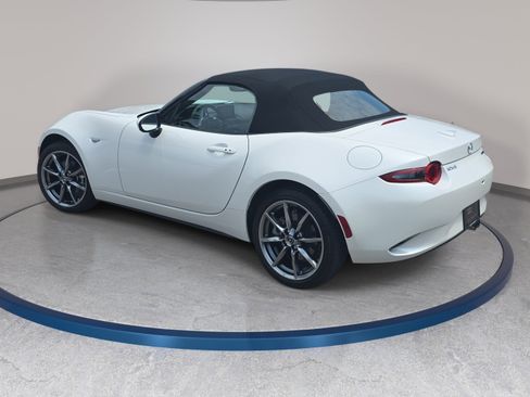 Used 2023 MAZDA MX-5 Miata Grand Touring RWD image 8