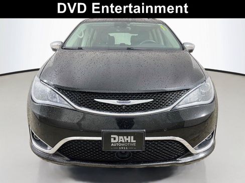 Used 2017 Chrysler Pacifica Limited w/ UConnect Theater Package FWD image 3