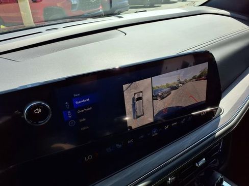 New 2025 Chevrolet Suburban Premier image 33