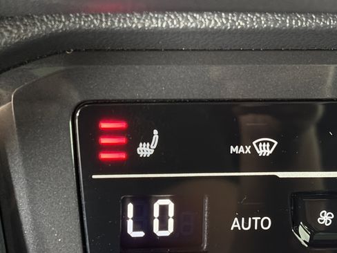 Used 2023 Volkswagen Tiguan SE R-Line FWD image 21