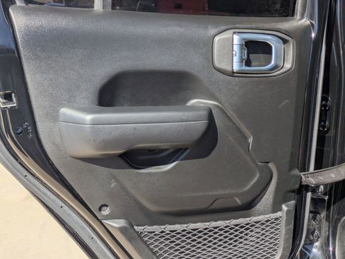 Used 2022 Jeep Gladiator Willys image 14