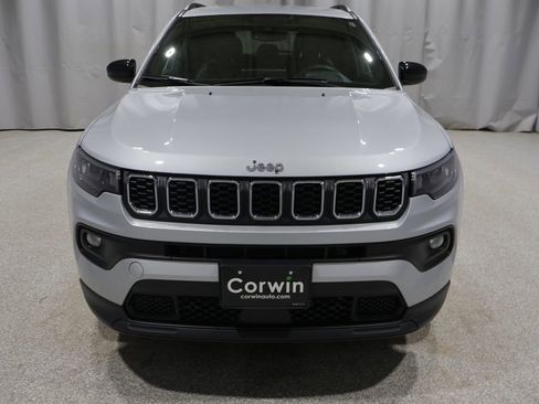 Used 2024 Jeep Compass Latitude w/ Convenience Group AWD/4WD image 8