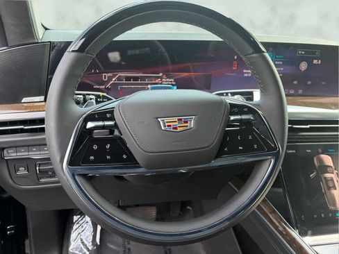Used 2026 Cadillac Escalade ESV Platinum Sport AWD/4WD image 12