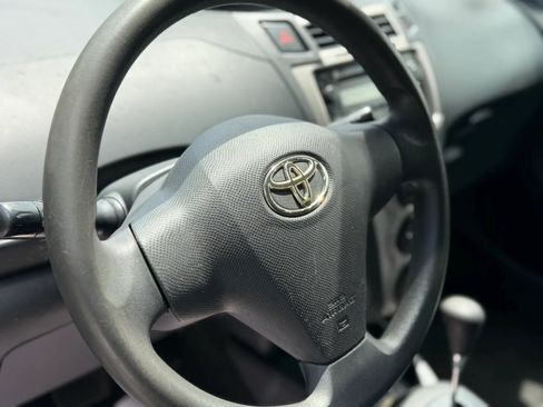Used 2010 Toyota Yaris 2-Door Hatchback FWD image 10