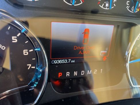 Used 2013 Ford F150 XLT w/ XLT Chrome Pkg image 8