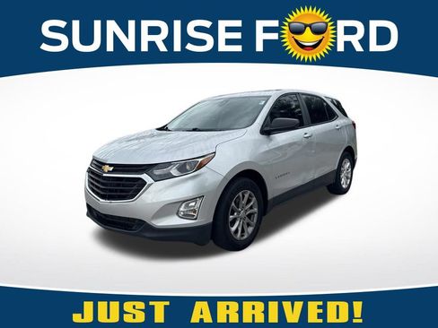 Used 2020 Chevrolet Equinox LS w/ LS Convenience Package FWD image 1