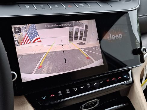 New 2026 Jeep Grand Cherokee Limited AWD/4WD image 15