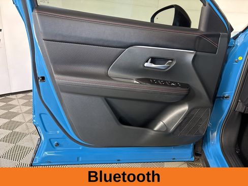 Used 2025 Nissan Kicks SR image 8