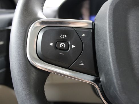 Used 2023 Volvo XC40 B5 Plus w/ Driver Assist Package AWD/4WD image 10