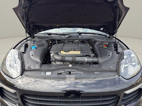 Used 2016 Porsche Cayenne image 22