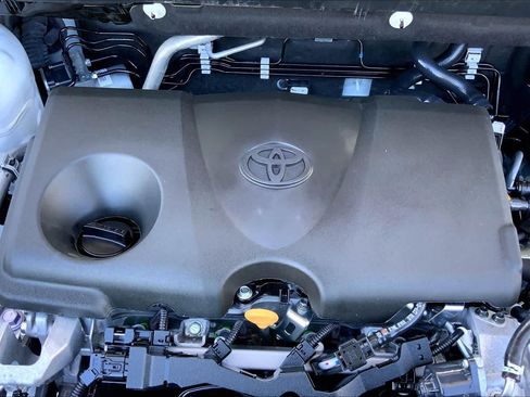 Used 2025 Toyota RAV4 XLE FWD image 32