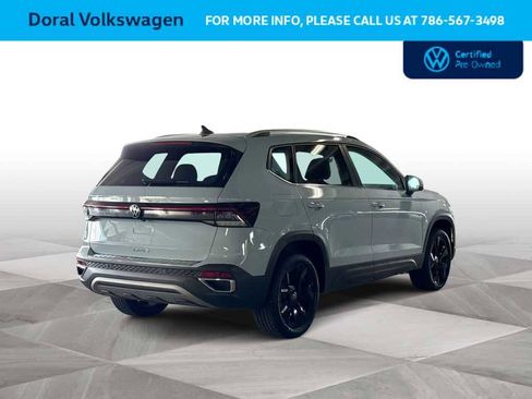 Used 2025 Volkswagen Taos SE FWD image 8