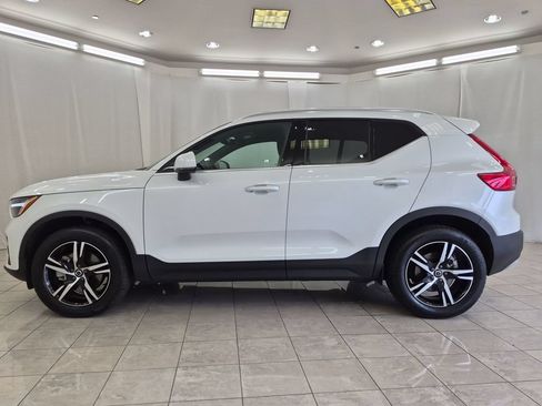 Used 2025 Volvo XC40 B5 Core AWD/4WD image 5