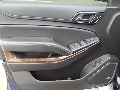 Used 2018 Chevrolet Suburban LT w/ LT Signature Package image 15