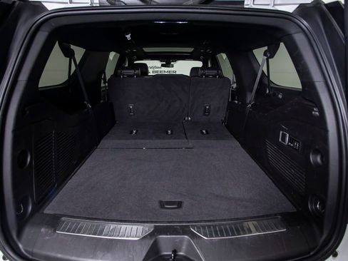 Used 2022 Chevrolet Suburban RST w/ Sport Performance Package image 9