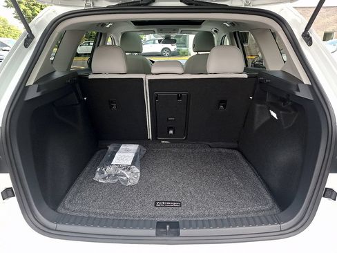 Certified 2025 Volkswagen Taos SE w/ Panoramic Sunroof Package AWD/4WD image 29