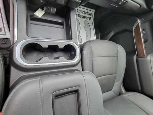 Used 2022 GMC Sierra 2500 SLT w/ SLT Convenience Package image 18