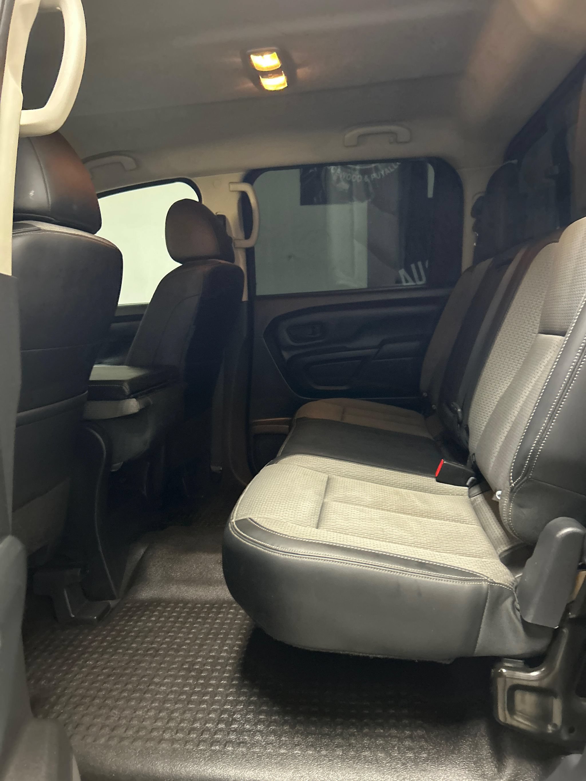 Used 2018 Nissan Titan S AWD/4WD image 10