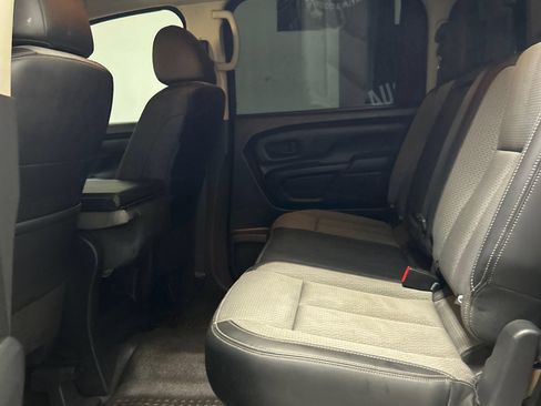 Used 2018 Nissan Titan S AWD/4WD image 10